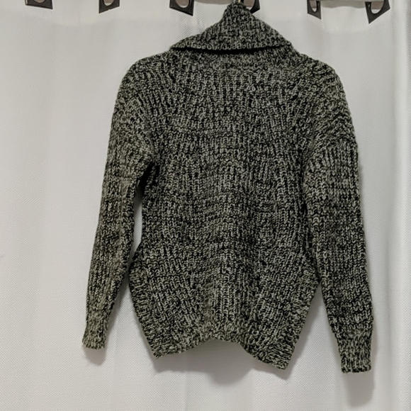 Warm Green Turtle Neck Sweater - Picture 2 of 2
